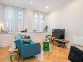 Pass the Keys BEAUTIFUL 2 Bed Apartment in Cardiff Bay with Parking